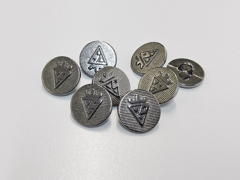 www.knopfparadies.de - 3961ch - Chromfarbene, kleine Metallknöpfe mit gekröntem Wappen