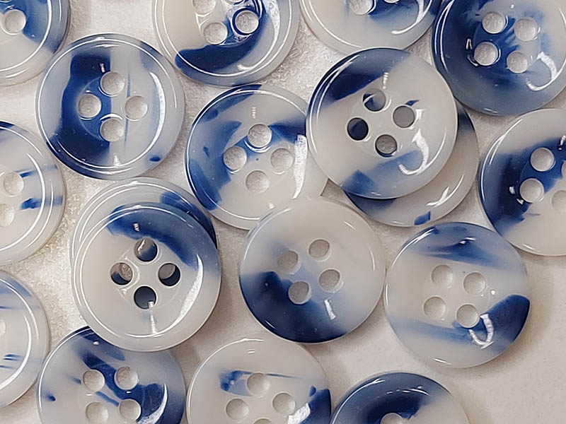 Ausgefallene blau-weiße Blusenknöpfe - Hemdenknöpfe