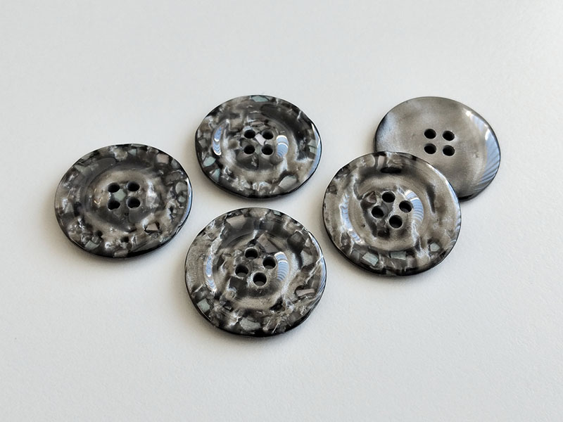 www.knopfparadies.de - 6170dg - Grau und Silber schillernde Kunststoffknöpfe - B-WARE