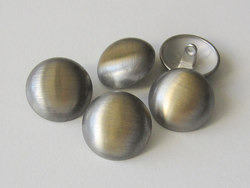 Schwere, silber- und goldfarben gebürstete Metallknöpfe mit Öse - günstige B - WARE