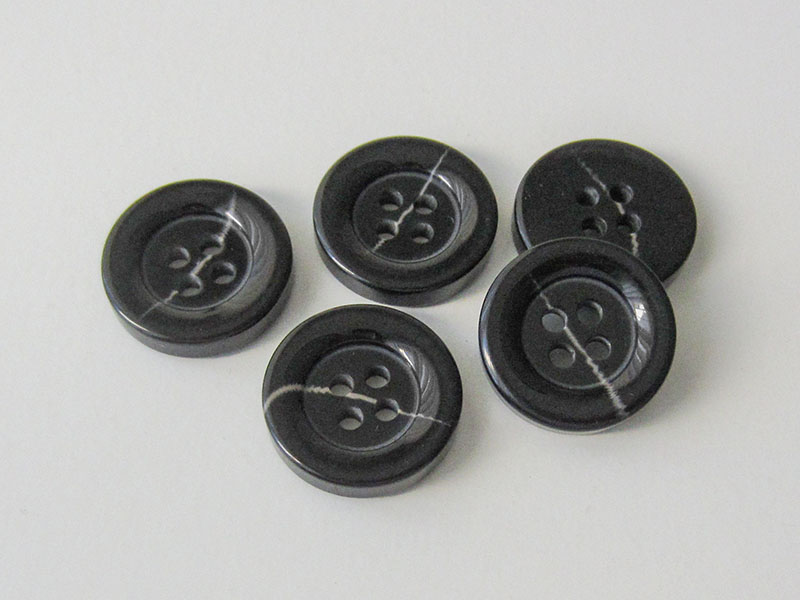 www.Knopfparadies.de - 2470sc - Elegante große Kunststoffknöpfe für Mäntel in Schwarz-Grau