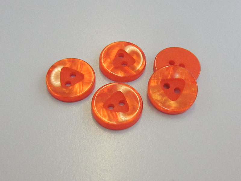 www.knopfparadies.de - 5845do - Dunkel orangefarbene Kunststoffknöpfe mit zwei Löchern