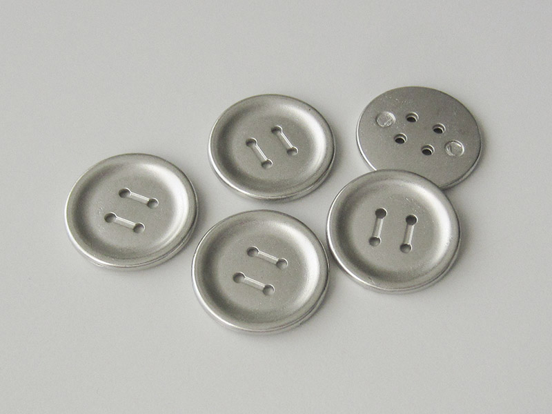 www.knopfparadies.de - 5757si - Günstige Metallknöpfe mit vier Löchern - B-WARE