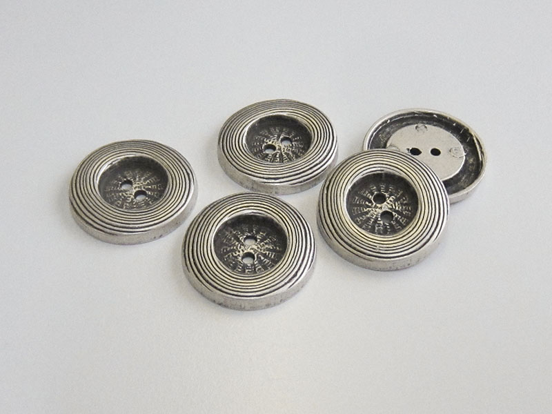 www.knopfparadies.de - 3117as - Altsilberfarbene Mantelknöpfe mit breitem Rand