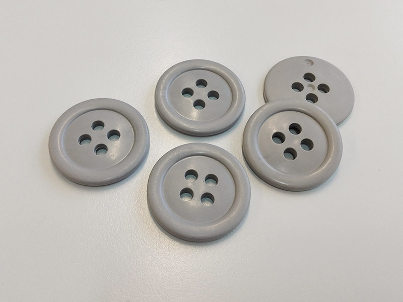 www.knopfparadies.de - 4534sc - Graue Kunststoffknöpfe - günstige B-WARE!