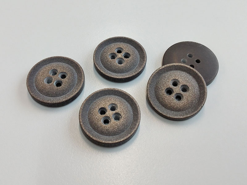 www.knopfparadies.de - 6107br- Braun schimmernde Kunststoffknöpfe - günstigere B-Ware