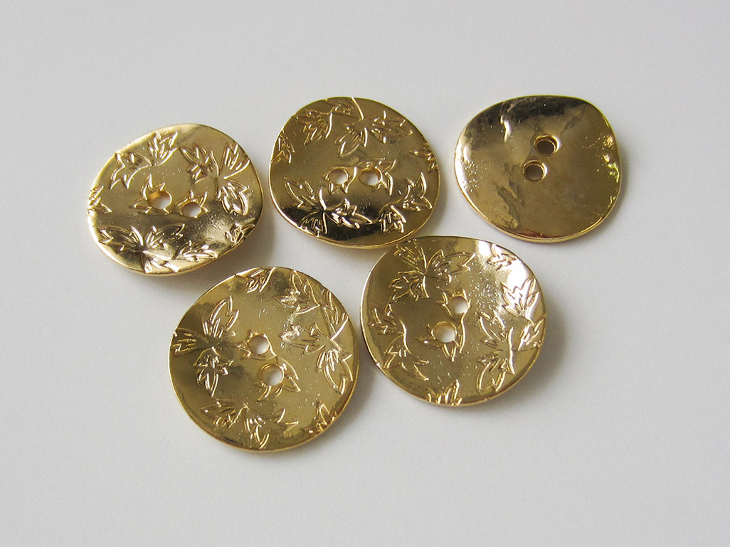 Gebogener Zweiloch Metall Knopf mit Blätter Motiv