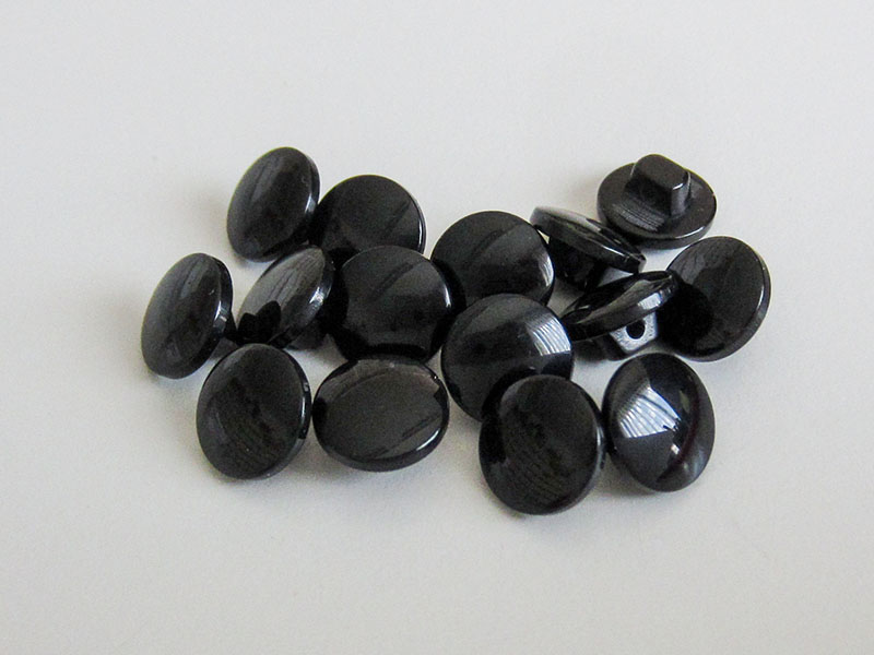 www.knopfparadies.de - 2668sc - Kleine, schlichte Blusenknöpfe in glänzend schwarz
