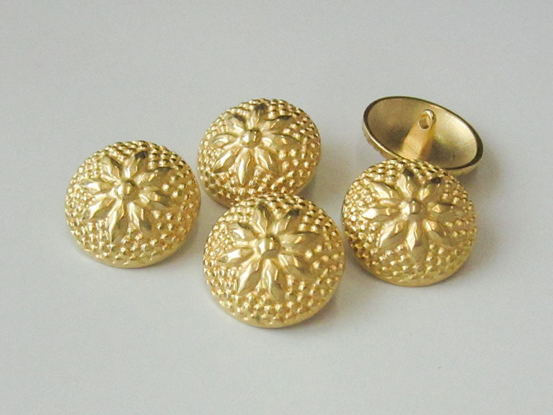 Prunkvoller Metall Knopf mit Blumen oder Stern Motiv