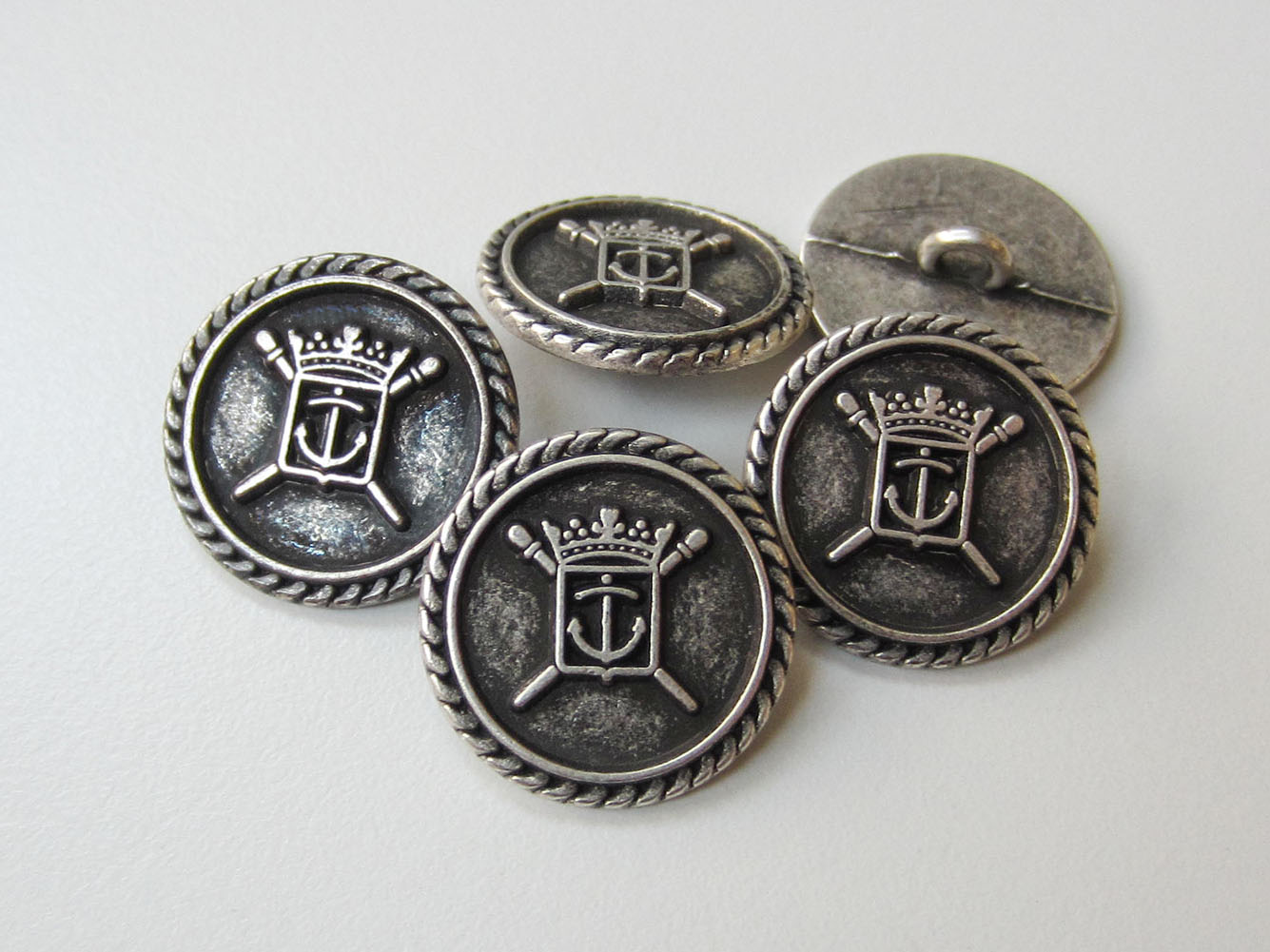 Wappen Metall Ösen Knopf mit Anker & Krone in Altsilber