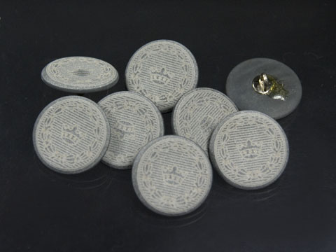Grau-melierte Knöpfe mit Krone
