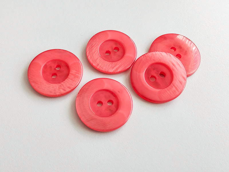 www.knopfparadies.de - 5924ro - Pink schimmernde Kunststoffknöpfe