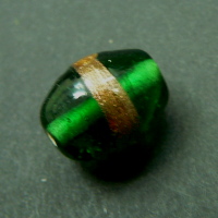Handgearbeitete grüne Glasperle