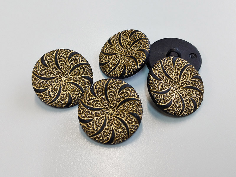 www.knopfparadies.de - 4532gs - Wunderschön gemusterte Kunststoffknöpfe in Schwarz und Gold