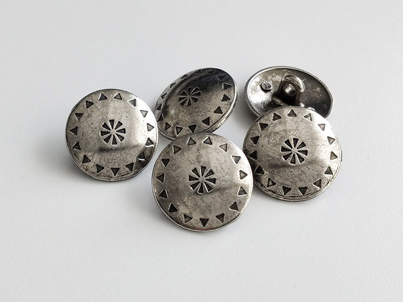 www.knopfparadies.de - 0080sg - Glänzend altsilberfarbene Metallknöpfe