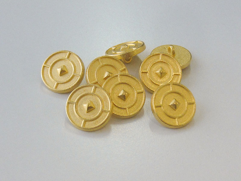 www.Knopfparadies.de - 4093mg - Plastisch gemusterte Ösenknöpfe aus Metall in Matt Gold