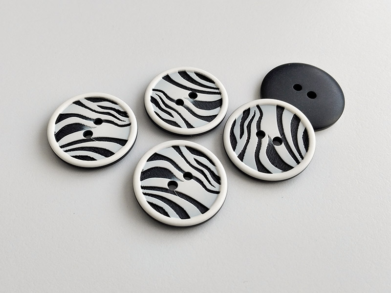 www.knopfparadies.de - 4609ze - Interessant gemusterte Knöpfe: Animalprint Zebramuster