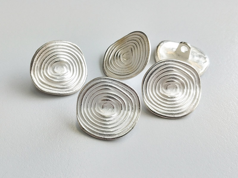 www.knopfparadies.de - 6338si - Verrückte Metallknöpfe