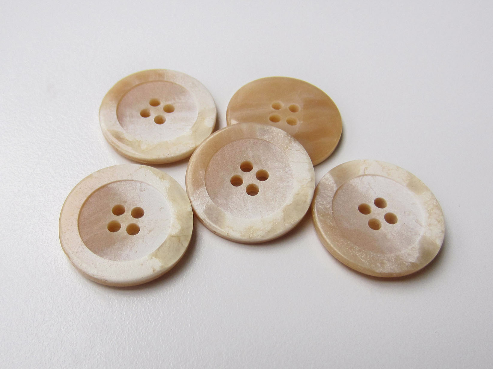 Beige naturfb. marmorierter Kunststoff Knopf wie Stein