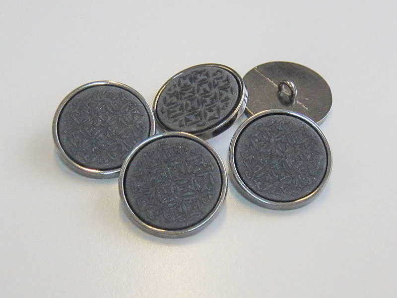 www.Knopfparadies.de - 0512dg - Edle gemusterte Metallknöpfe in Silber & Dunkelgrau