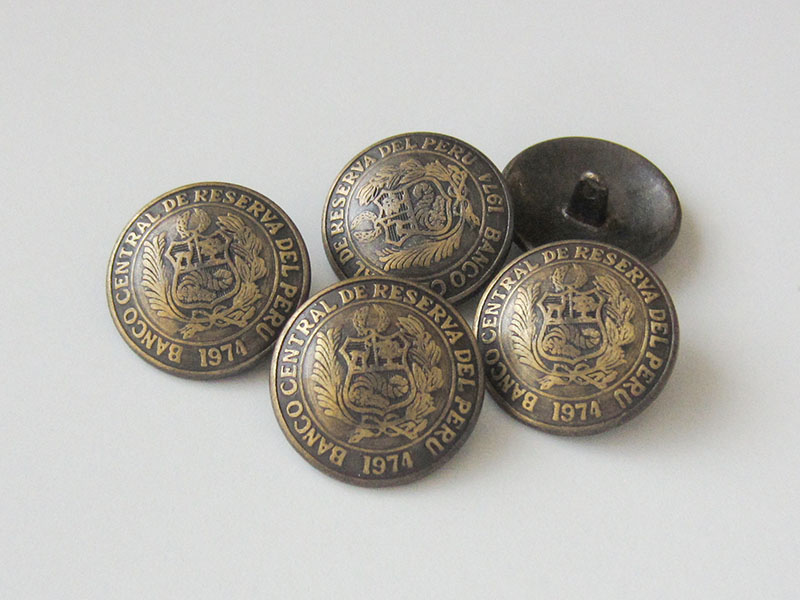 Klassischer Münz Knopf mit Wappen in Antik Optik