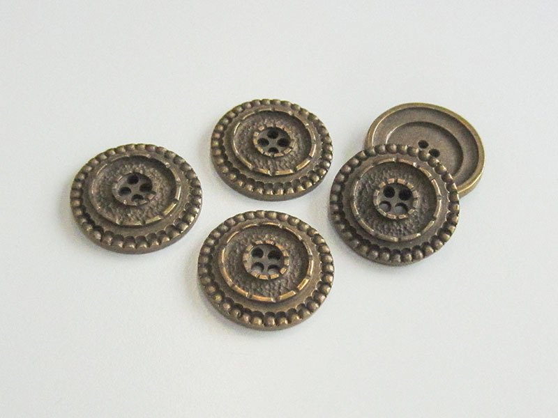 www.knopfparadies.de - 1043me - Messingfarbene Metallknöpfe in mittelalterlichem Design