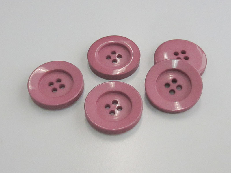 www.Knopfparadies.de - 5906ar - Elegante große Vierloch Mantelknöpfe aus Kunststoff in Mauve