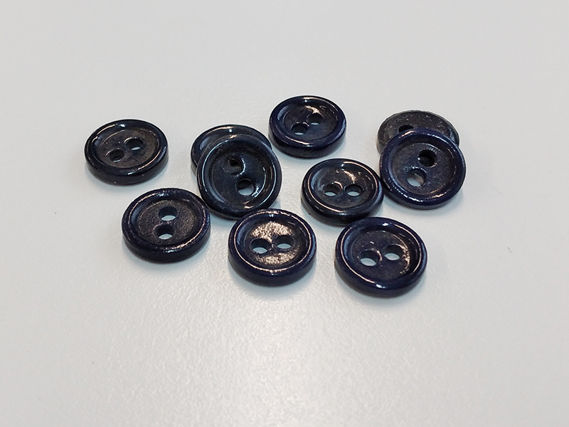 www.knopfparadies.de - 6061db - Kleine, dunkelblaue Kunststoffknöpfe mit zwei Löchern