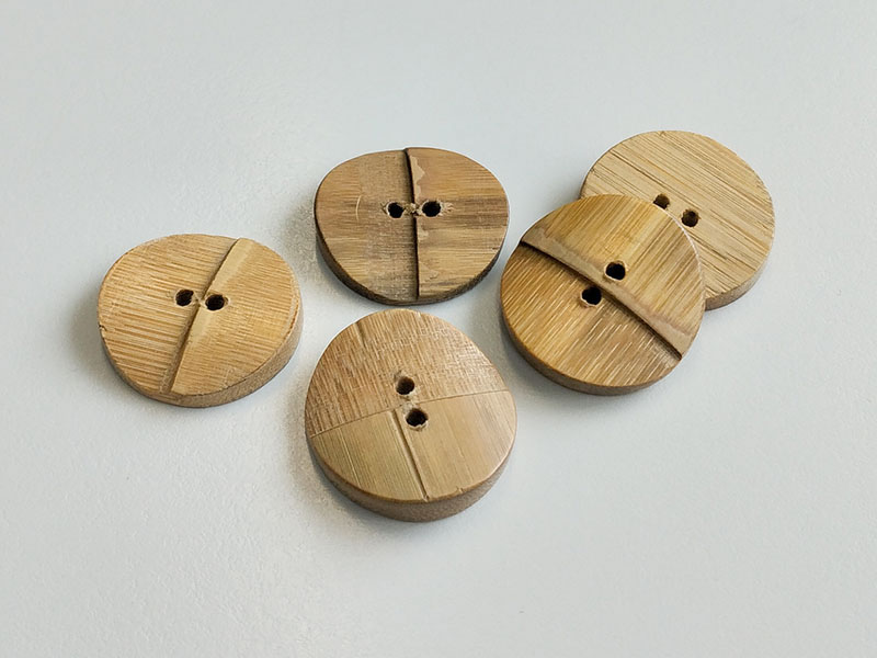 Knöpfe aus Bambus Holz . natürliche Bambus Farbe