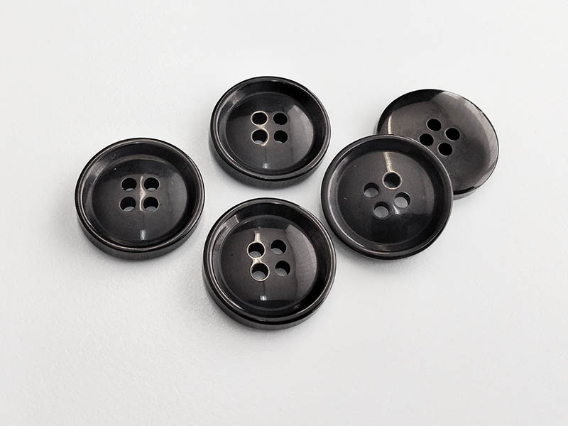 www.knopfparadies.de - 6437sc - Schwarze Kunststoffknöpfe mit vier Löchern