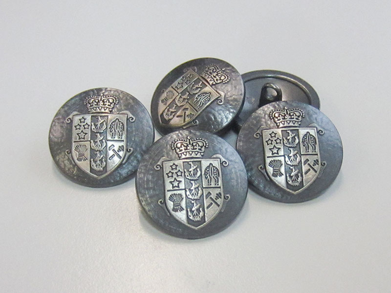 Edler eisen- & silberfarbener Wappen Knopf aus Metall