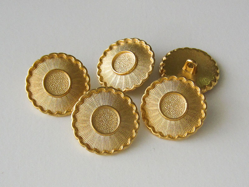 www.knopfparadies.de - 1505go - Wunderschöne Metallknöpfe wie Blume oder Sonne