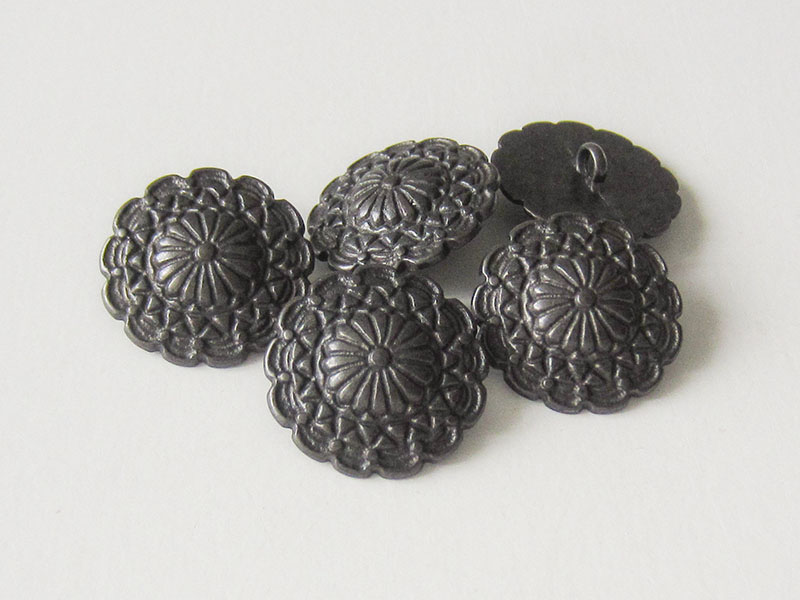www.Knopfparadies.de - 0427ei - Exklusive eisenfarbene Metallknöpfe wie nostalgische Blüte