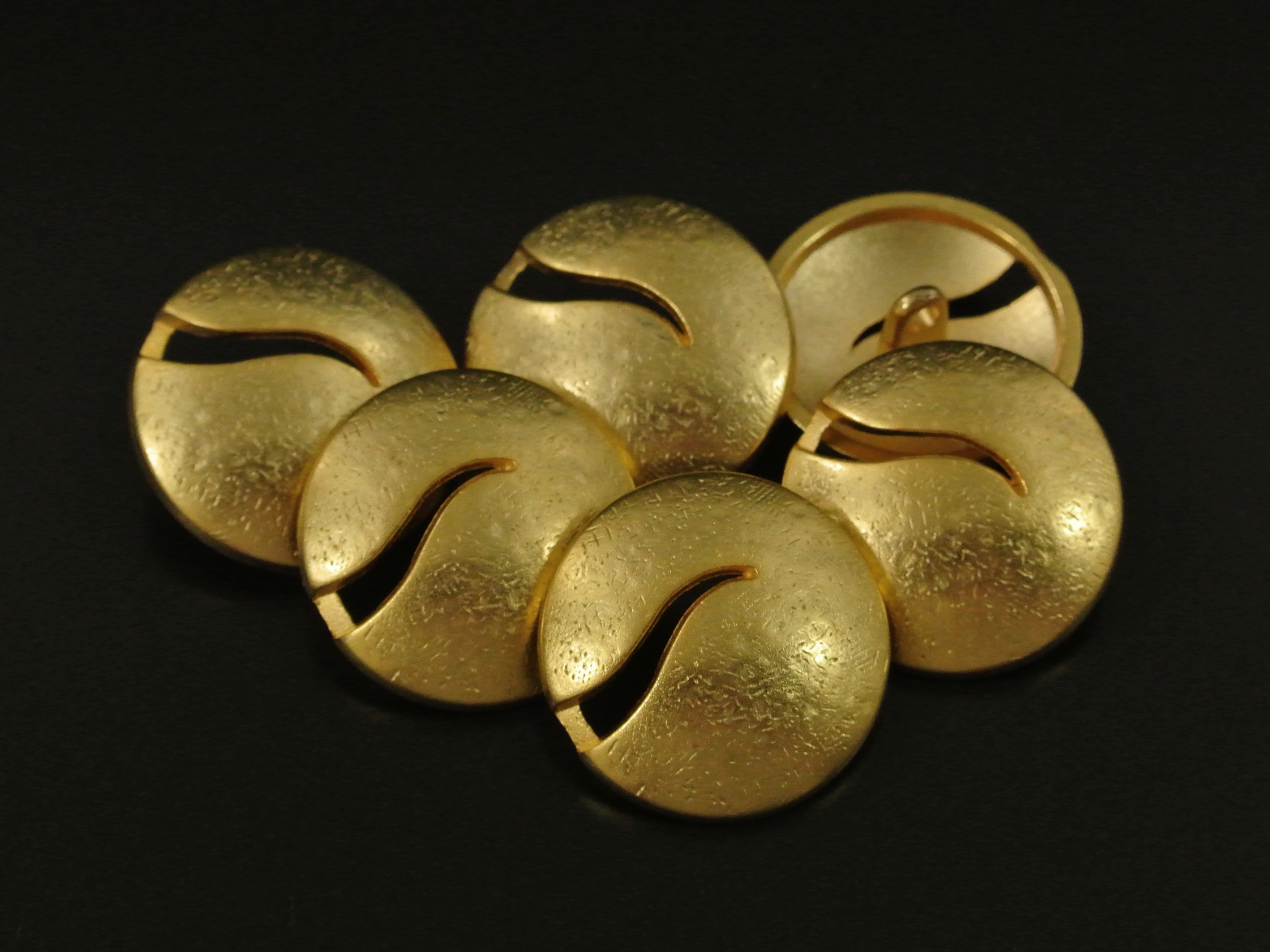 Extravaganter Metall Knopf in modernem Design