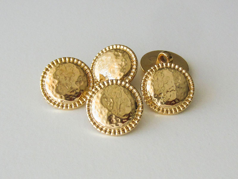 www.Knopfparadies.de - 1657gg - Glänzend goldfarbene Metallknöpfe mit Zierrand und gehämmert wirkender Oberfläche