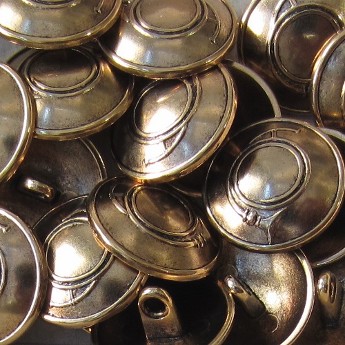 Leicht gewölbter Metallknopf altgold mit Jagdhorn-Motiv