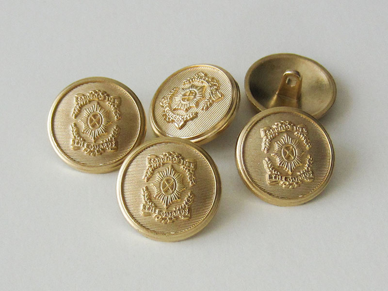 www.Knopfparadies.de - 1668go - Imposante goldene Wappenknöpfe aus Metall