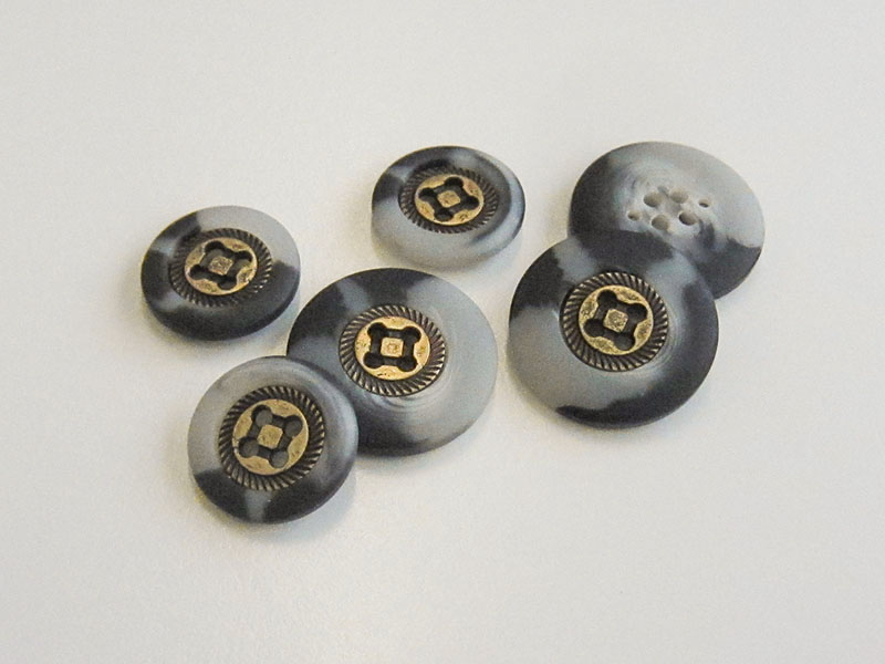 www.knopfparadies.de - 1014dm - Trachtige Kunststoffknöpfe mit Metallmitte