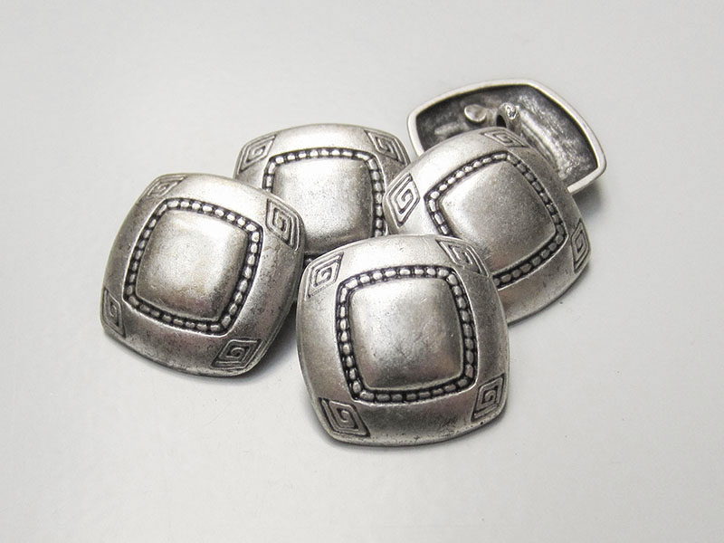 www.knopfparadies.de - 0104as - Altsilberfarbener quadratischer Knopf