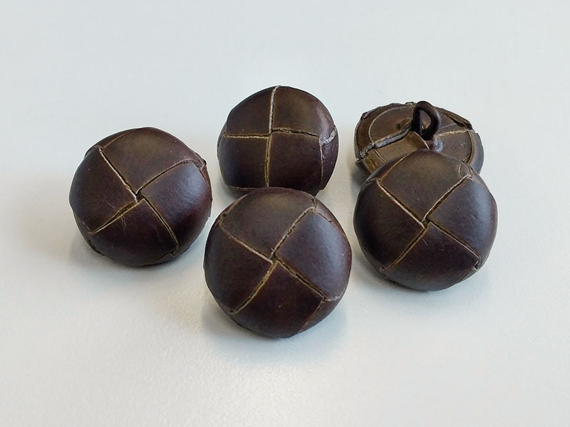 www.knopfparadies.de - 6130br - Dunkelbraune Lederknöpfe