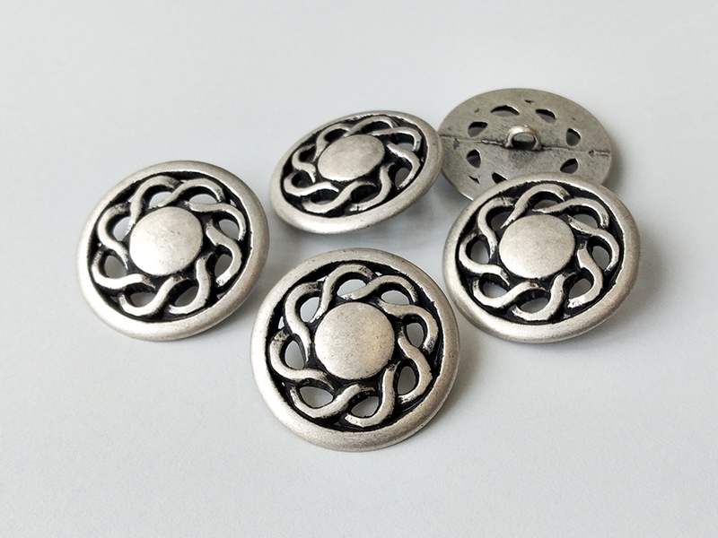 www.knopfparadies.de - 2037as - Altsilberfarbene Metallknöpfe mit Durchbruchmuster