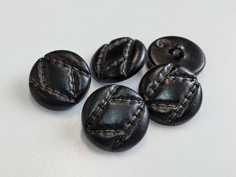 www.knopfparadies.de - 6005sc - Schwarze Kunststoffknöpfe, fast wie Lederknöpfe