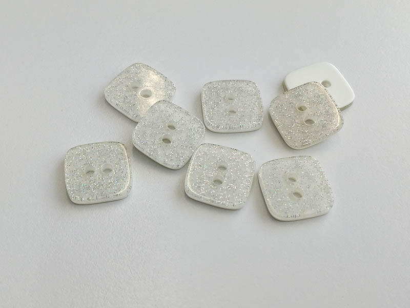 www.knopfparadies.de - 4701gl - Abgerundet viereckige Glitzerknöpfe aus Kunststoff