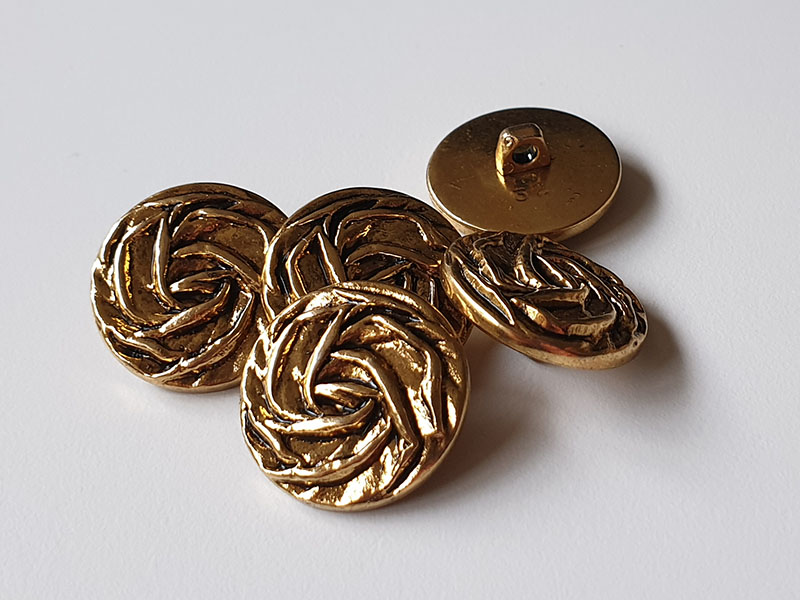 Extravagante altgoldfarbene Kunststoffknöpfe mit Rosen Motiv