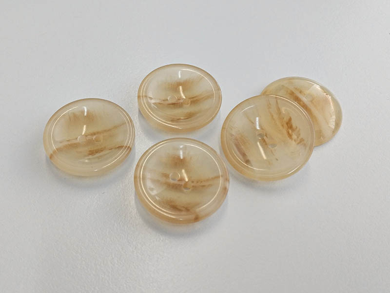 Schüsselförmiger rosé beige melierter Zweiloch Knopf