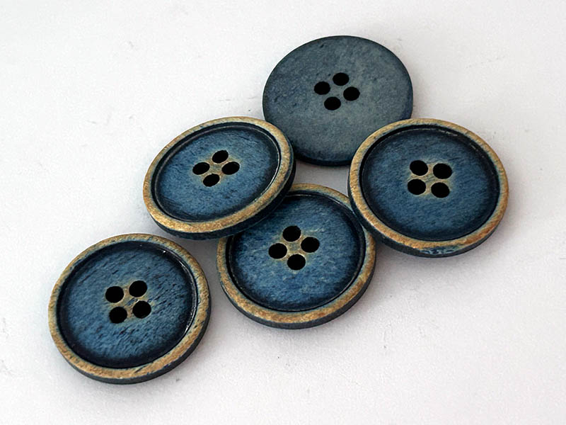 Vintage Beinknöpfe in Blau mit rustikalem Rand