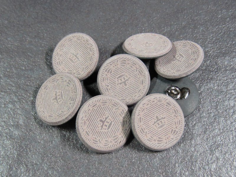 Braun-melierte Knöpfe mit Krone