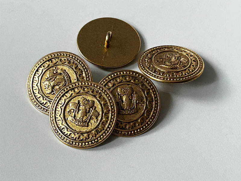 www.knopfparadies.de - 5646ag - Wappenknopf in antiker Altgold-Optik