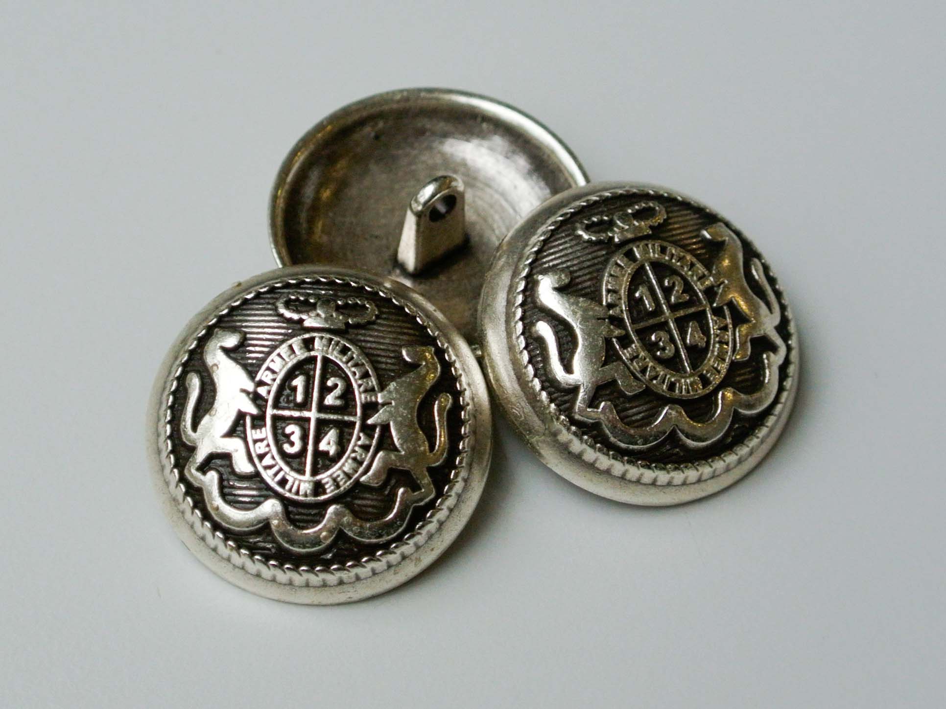 Feudaler altsilberfarbener Wappen Metall Knopf