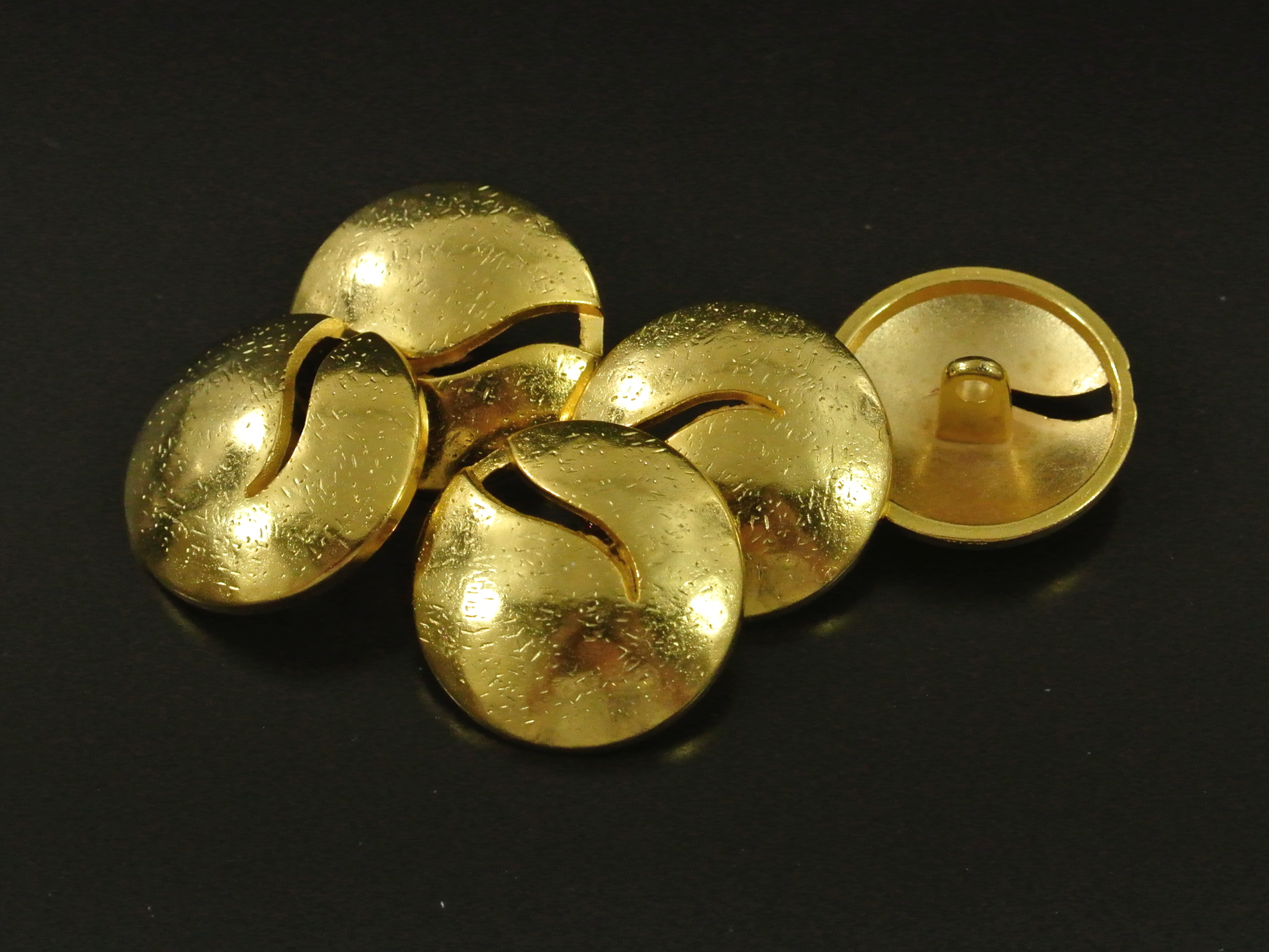 Extravaganter Metall Knopf in modernem Design